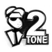 Pin 'Two Tone Head' black & white